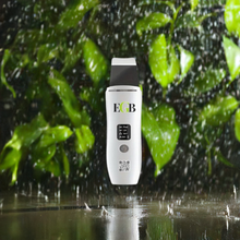 Load image into Gallery viewer, The Scalp Spatula can be used on both the face and scalp to lift up buildup and excessive skin cells. This tool is a form of exfoliating the skin so that you can unclog your scalp pores and allow nutrients to penetrate your skin layer.